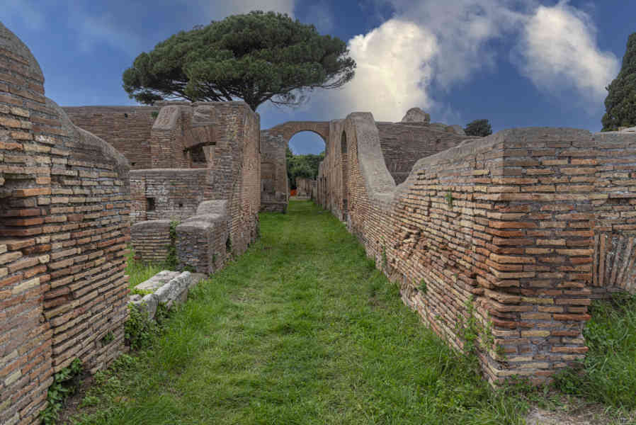 Italia - Ostia 50 - parque arqueológico de Ostia Antica.jpg